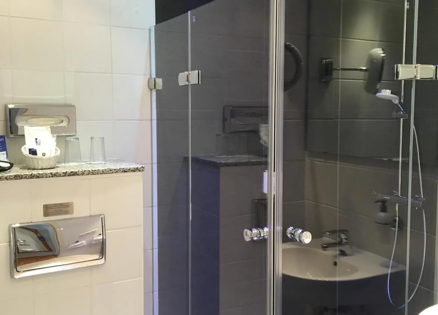 Self-Service By Hotel Savoy Hanovre